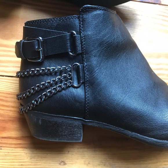 Joe Boxer Black Chain Ankle Boots, EUC, 8 - Picture 6 of 11
